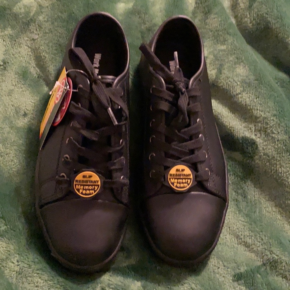Slip resistant work shoes